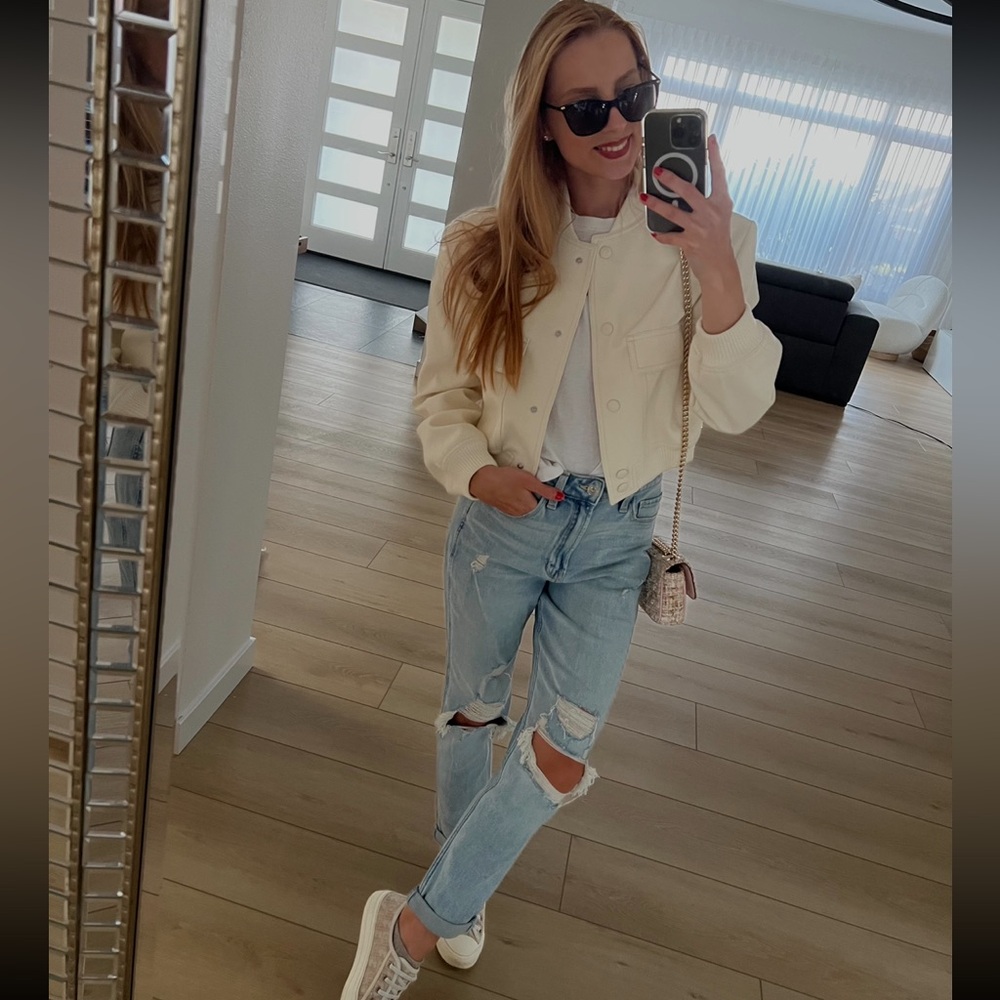 Hollister Ultra high rise mom jean